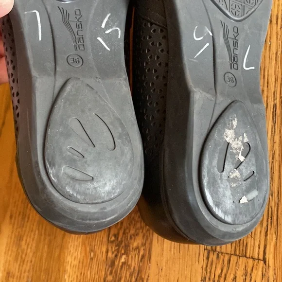 Dansko Neely Cut-Out Flats In black 6.5 - Picture 4 of 6